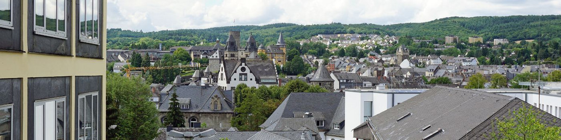 Blick auf Mayen aus einem Fenster der HöV.