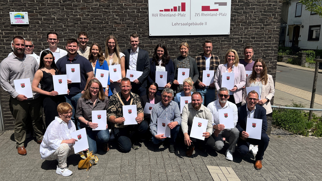 Gruppenfoto der Teilnehmenden an der Fortbildungsqualifizierung nach A 10.