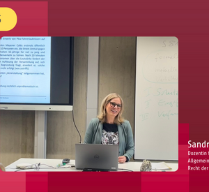 Portraitaufnahme Sandra Hering auf grafischem roten Hintergrund, darauf steht: Dozentin für Allgemeines Verwaltungsrecht, Recht der Gefahrenabwehr, oben links in der Ecke: Banner mit der Aufschrift Inside HöV/ZVS