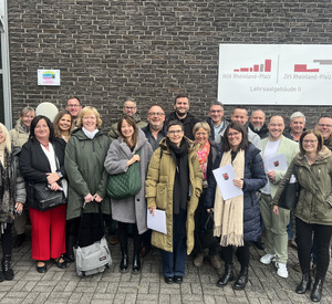 Gruppenfoto der Teilnehmenden an der Fortbildungsqualifizierung nach A 11.