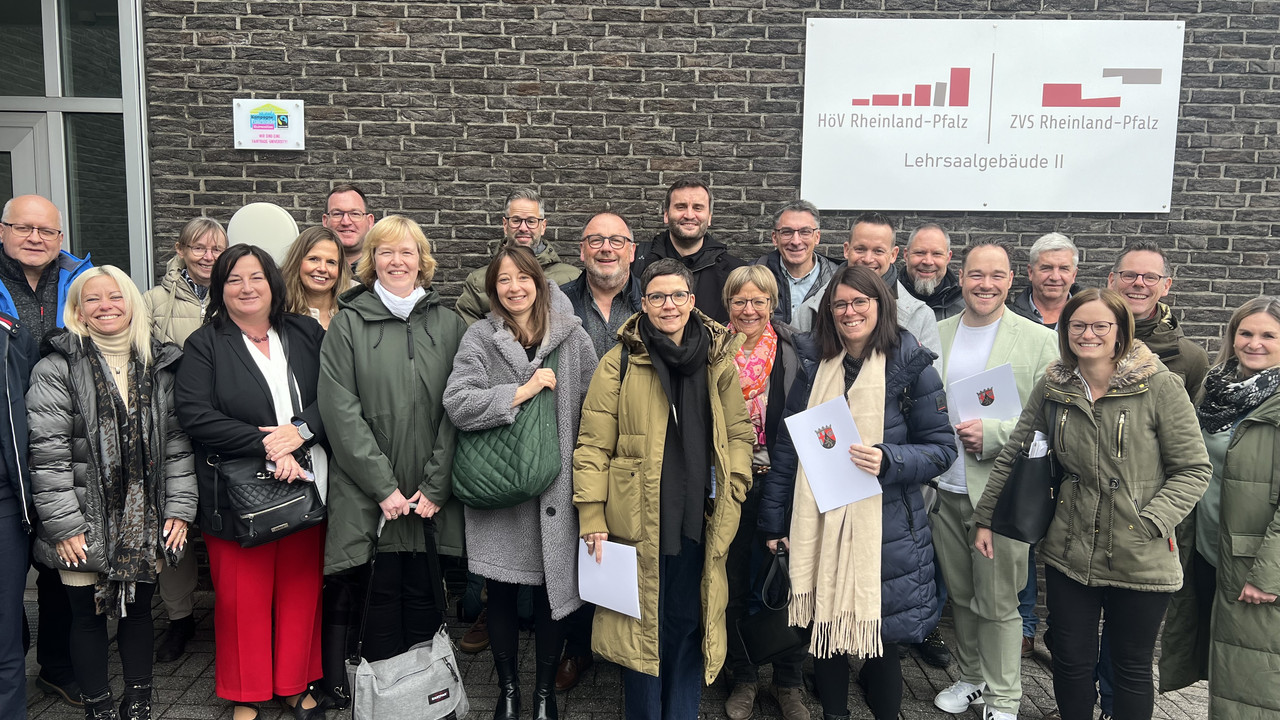 Gruppenfoto der Teilnehmenden an der Fortbildungsqualifizierung nach A 11.