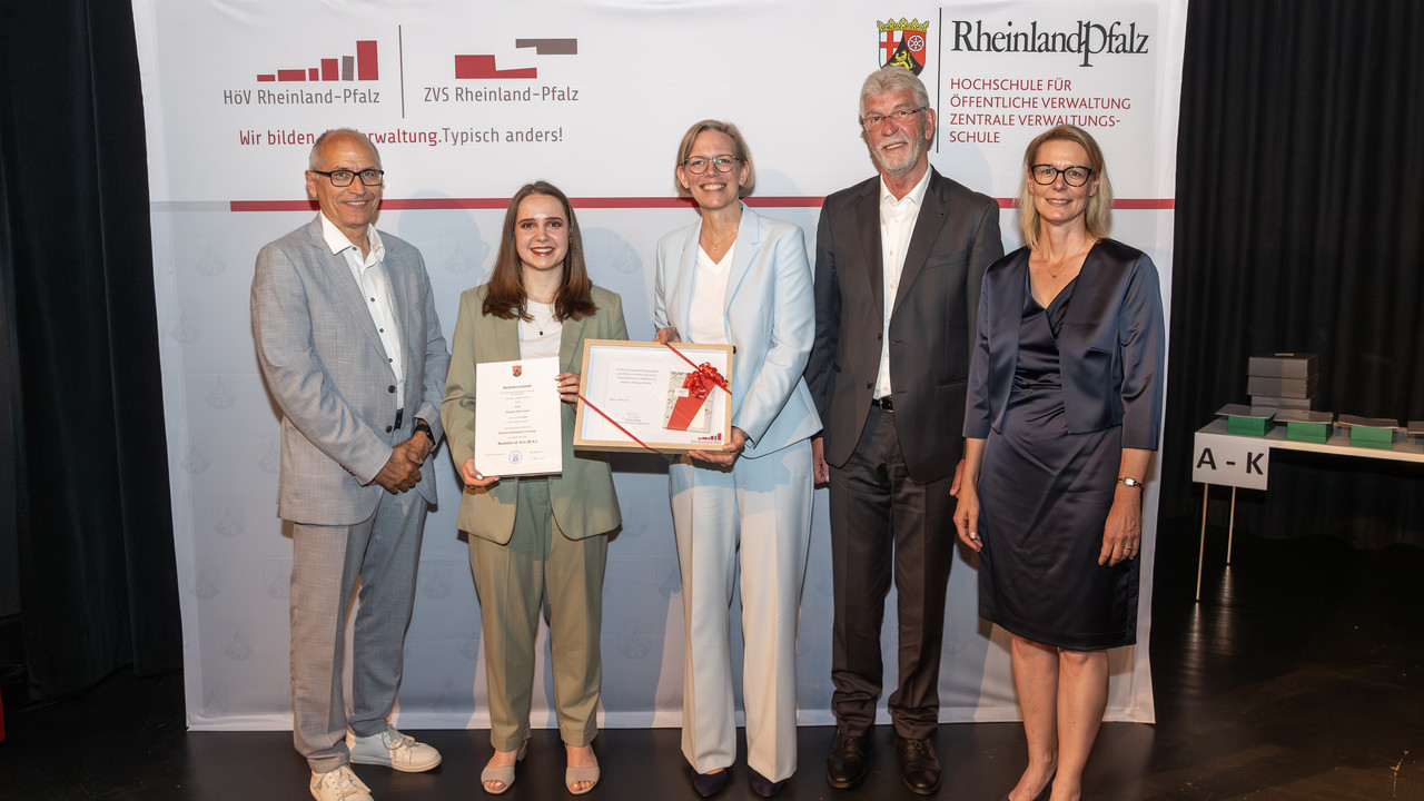 Beste Absolventin der HöV Hannah Alina Caspers von der Verbandsgemeinde Brohltal.