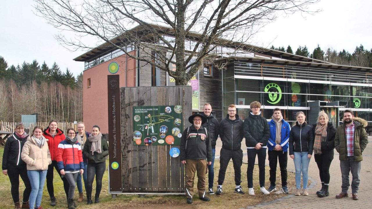 HöV-Studierende mit Ranger Dirk Paul.