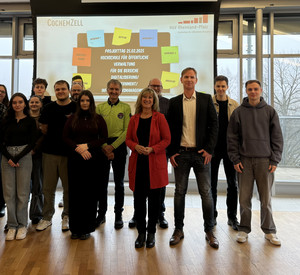 HöV Studierende mit Landrätin Anke Beilstein, Michael Kaspers und Hermann Diederichs von der Kreisverwaltung sowie HöV-Dozenten Frank Lenz und Frank Regnier.