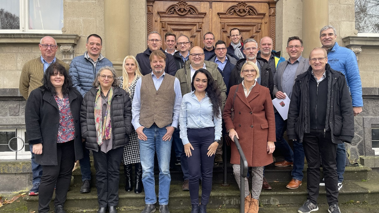 Gruppenfoto der Teilnehmerinnen und Teilnehmer der Fortbildungsqualifizierung nach A 14.