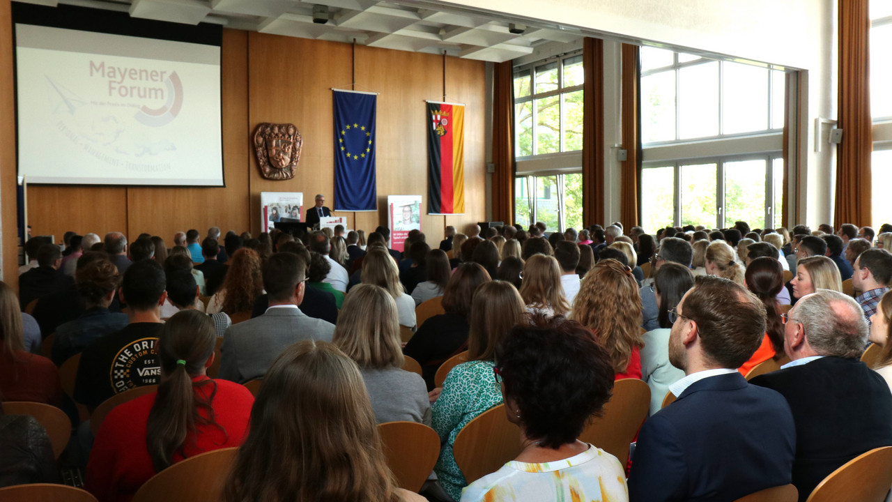 Begrüßung in der Aula der HöV durch Direktor Klaus Weisbrod.