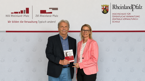 Neues Fachbuch von Dr. Dietrich Rühle für die Bibliothek der HöV/ZVS Neues Fachbuch von Dr. Dietrich Rühle für die Bibliothek der HöV/ZVS