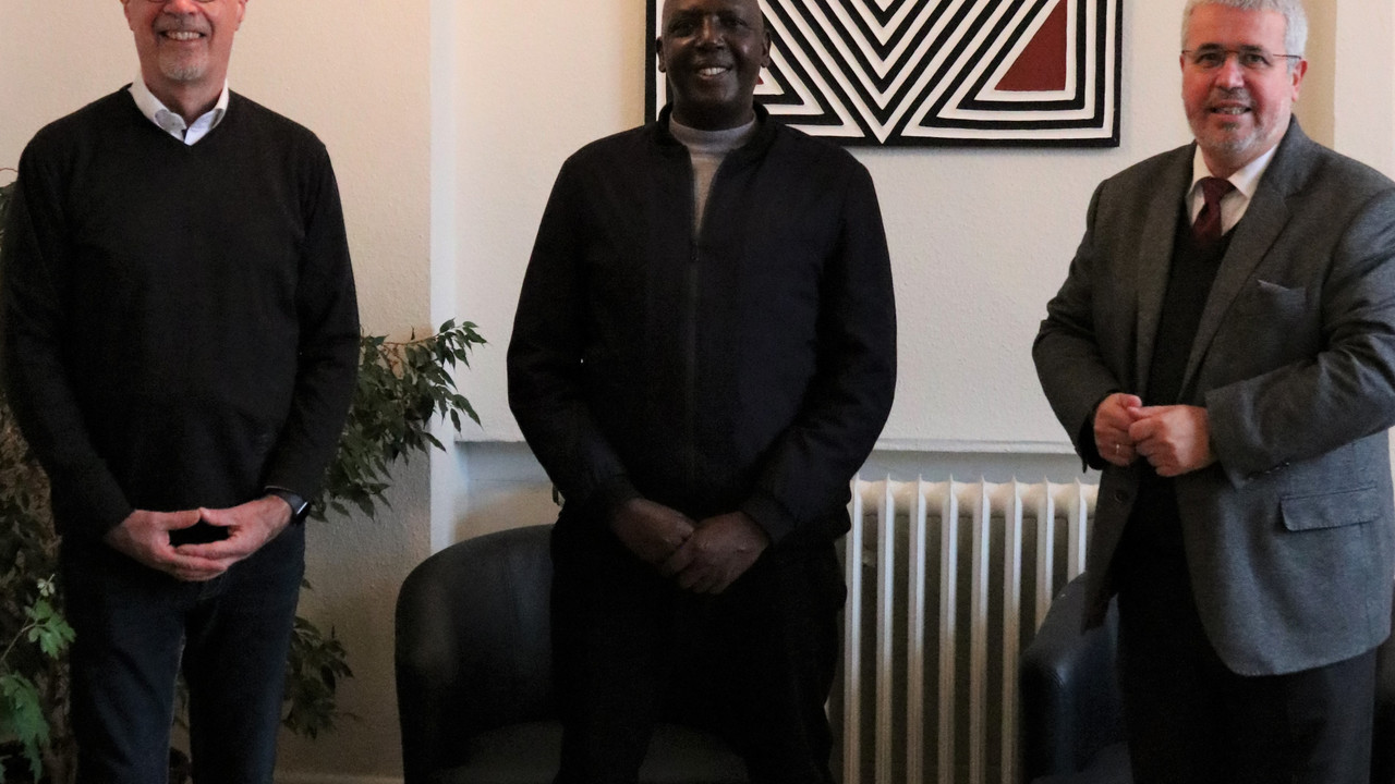 Gruppenfoto: Herr Pichler, Herr Kabanda, Herr Weisbrod