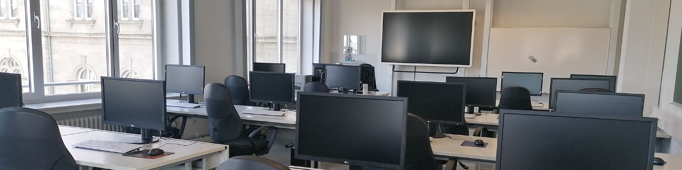 Blick in einen IT-Lehrsaal der HöV.
